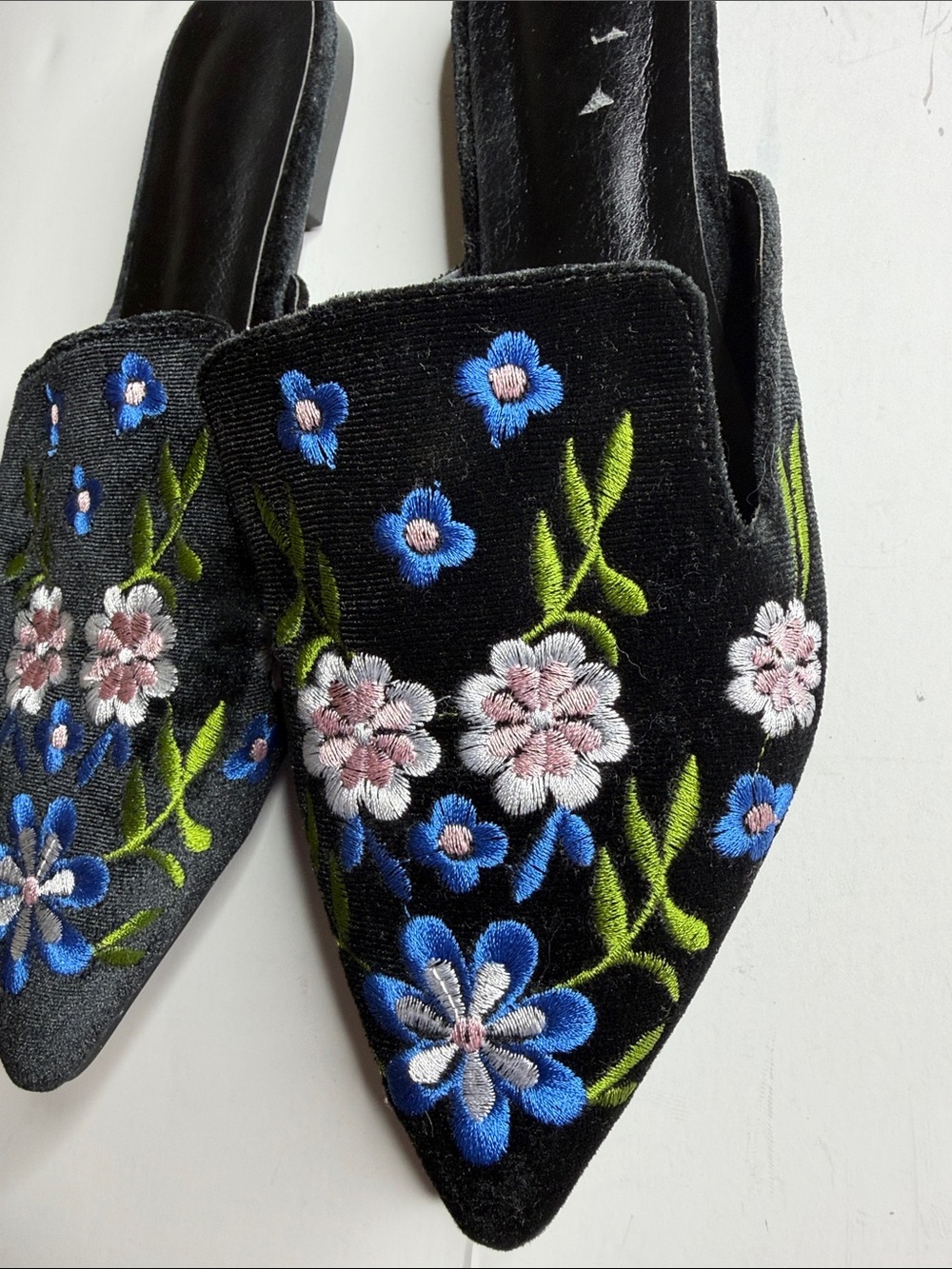 Embroidered BlackVelvet Floral Pointed Toe Slip-On Mules Size 8 - Picture 4 of 5